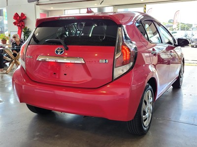 2015 Toyota Aqua - Thumbnail