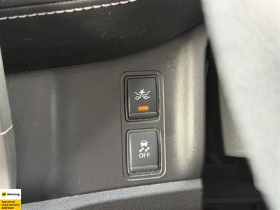 2017 Nissan Serena - Thumbnail