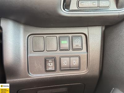 2017 Nissan Serena - Thumbnail