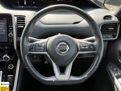 2017 Nissan Serena - Thumbnail