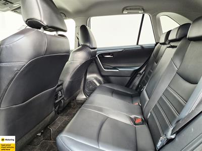 2019 Toyota RAV4 - Thumbnail