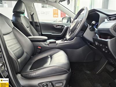 2019 Toyota RAV4 - Thumbnail