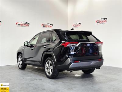 2019 Toyota RAV4 - Thumbnail