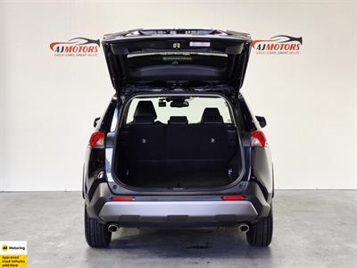 2019 Toyota RAV4 - Thumbnail
