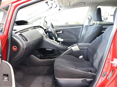 2013 Toyota Prius - Thumbnail