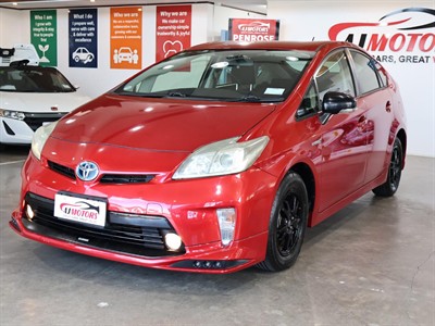 2013 Toyota Prius - Thumbnail