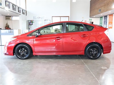 2013 Toyota Prius - Thumbnail