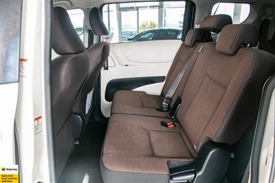 2016 Toyota Sienta - Thumbnail