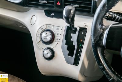 2016 Toyota Sienta - Thumbnail