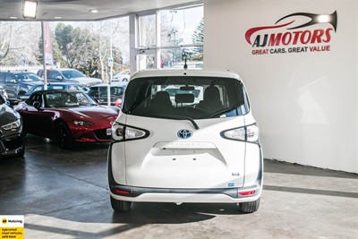 2016 Toyota Sienta - Thumbnail