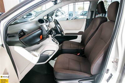2016 Toyota Sienta - Thumbnail