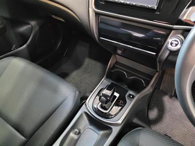 2019 Honda Grace - Thumbnail