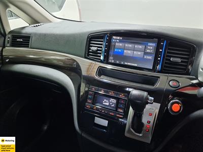 2016 Nissan Elgrand - Thumbnail