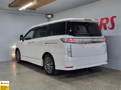 2016 Nissan Elgrand - Thumbnail