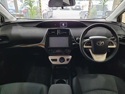 2016 Toyota Prius - Thumbnail