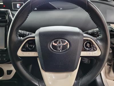 2016 Toyota Prius - Thumbnail