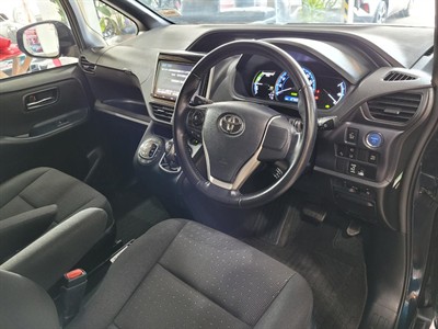 2016 Toyota Voxy - Thumbnail