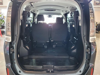 2016 Toyota Voxy - Thumbnail