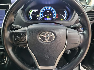 2016 Toyota Voxy - Thumbnail