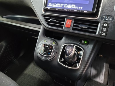 2016 Toyota Voxy - Thumbnail