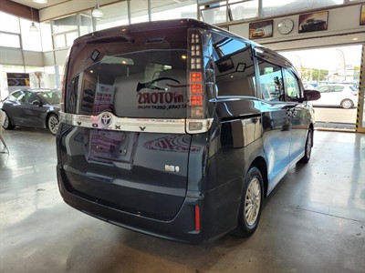 2016 Toyota Voxy - Thumbnail