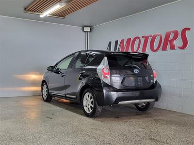 2013 Toyota Aqua - Thumbnail