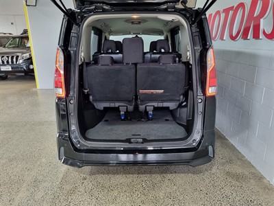 2016 Nissan Serena - Thumbnail