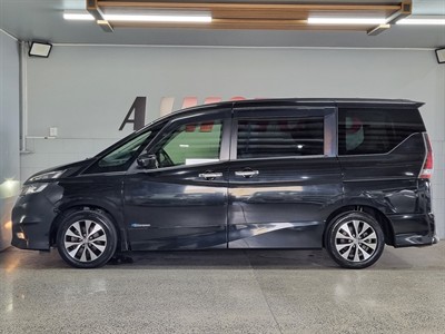 2016 Nissan Serena - Thumbnail