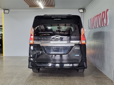 2016 Nissan Serena - Thumbnail