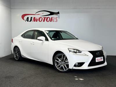 2014 Lexus IS 300h - Thumbnail