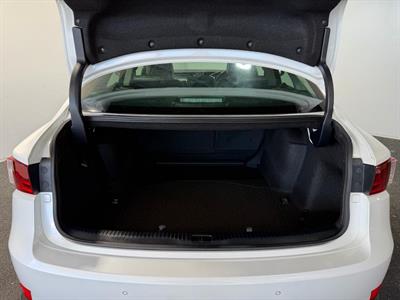 2014 Lexus IS 300h - Thumbnail