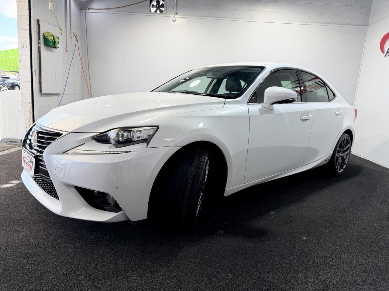 2014 Lexus IS 300h