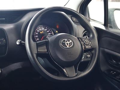 2016 Toyota Vitz - Thumbnail