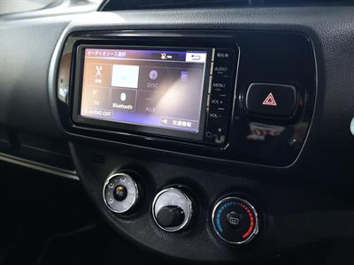 2016 Toyota Vitz - Thumbnail