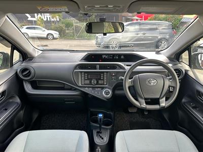 2015 Toyota Aqua - Thumbnail