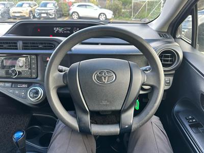 2015 Toyota Aqua - Thumbnail