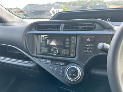2015 Toyota Aqua - Thumbnail