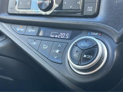 2015 Toyota Aqua - Thumbnail