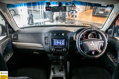 2013 Mitsubishi Pajero - Thumbnail