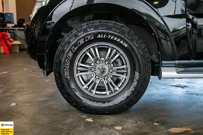 2013 Mitsubishi Pajero - Thumbnail