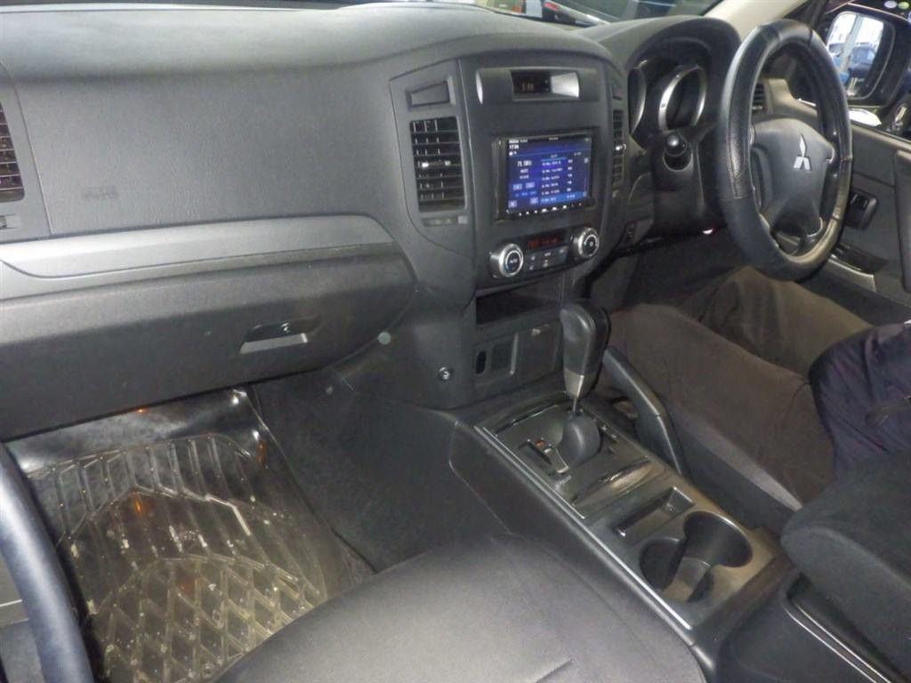 2013 Mitsubishi Pajero