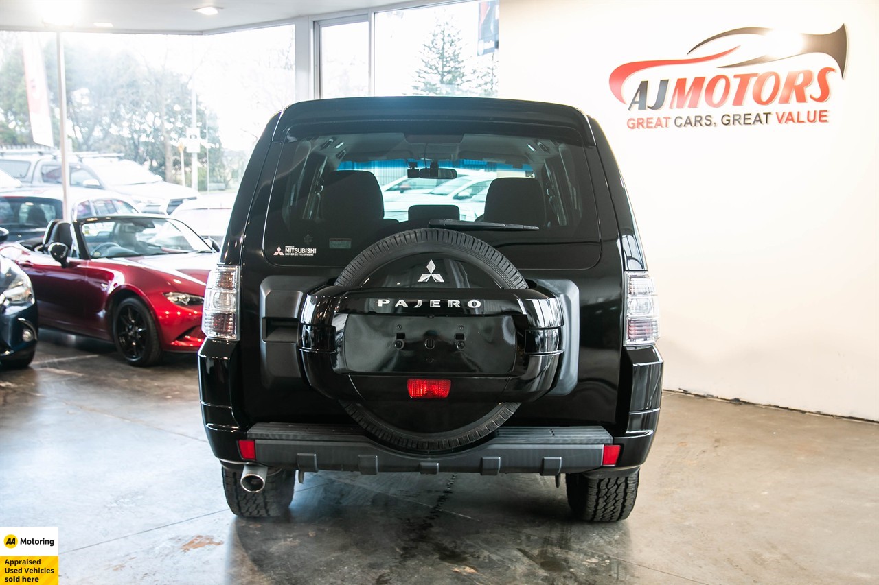2013 Mitsubishi Pajero
