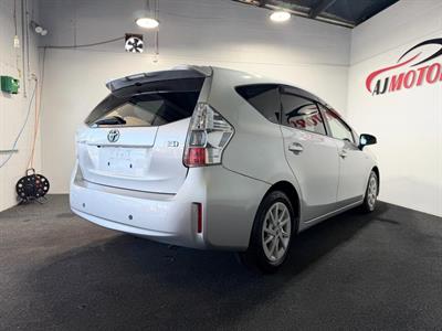2014 Toyota Prius Alpha - Thumbnail