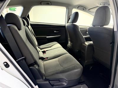 2014 Toyota Prius Alpha - Thumbnail