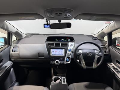 2014 Toyota Prius Alpha - Thumbnail