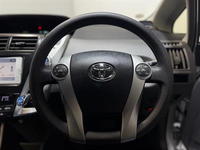 2014 Toyota Prius Alpha - Thumbnail