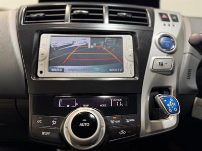 2014 Toyota Prius Alpha - Thumbnail