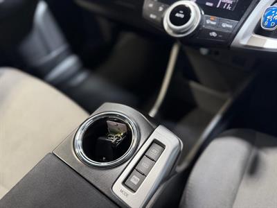 2014 Toyota Prius Alpha - Thumbnail