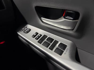 2014 Toyota Prius Alpha - Thumbnail