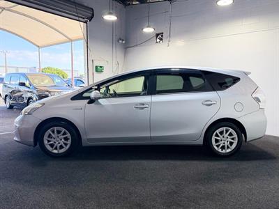 2014 Toyota Prius Alpha - Thumbnail